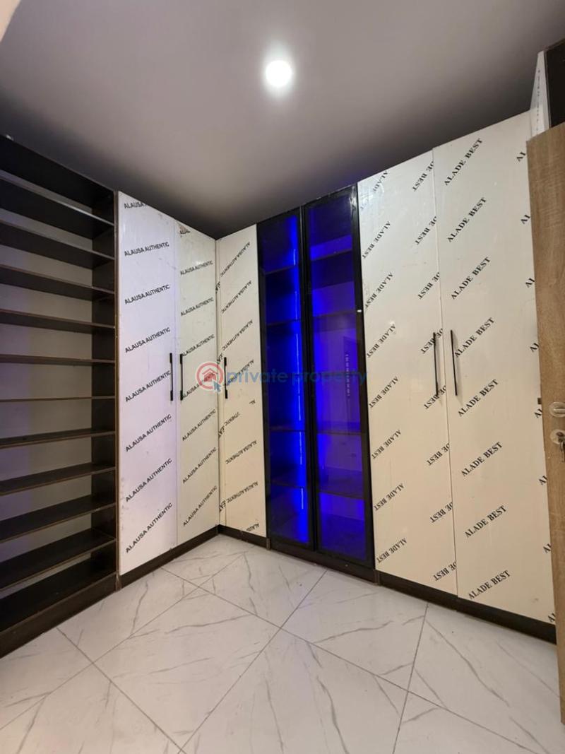 5 bedroom Detached Duplex For Sale Shobande, Omolayo Estate, Akobo Ibadan Oyo - 12