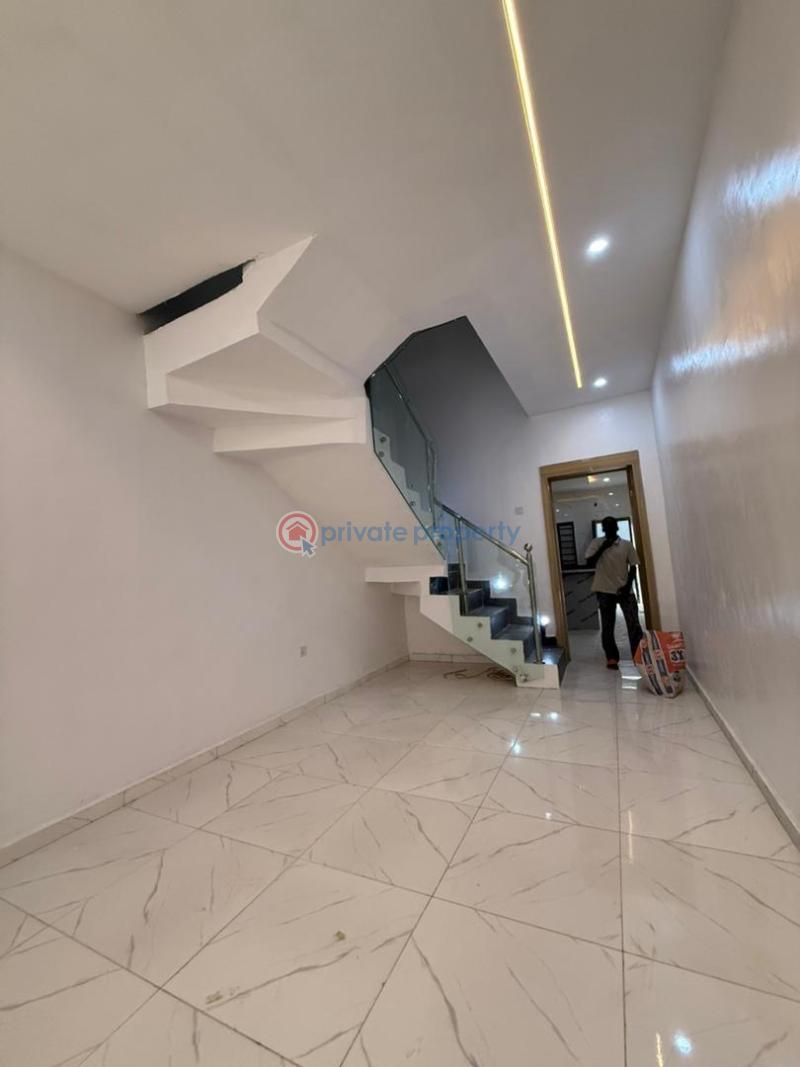 5 bedroom Detached Duplex For Sale Shobande, Omolayo Estate, Akobo Ibadan Oyo - 3