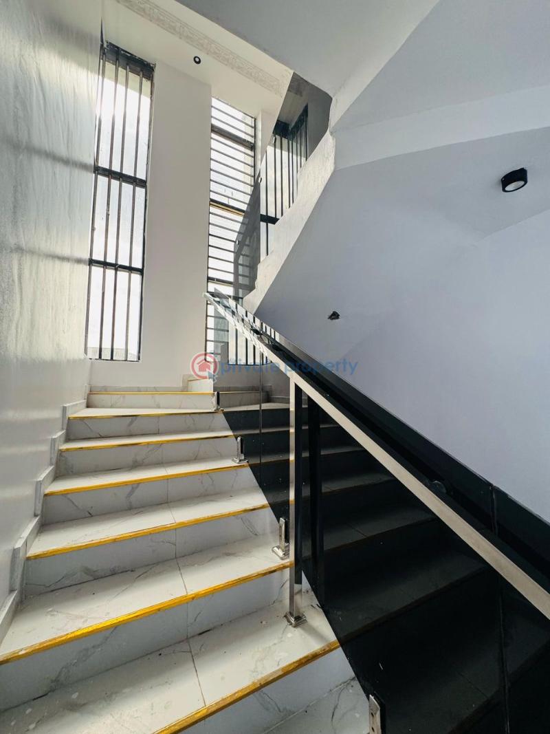 5 bedroom Maisonette For Sale Soun Ajagungbade, New Bodija Ibadan Oyo - 2