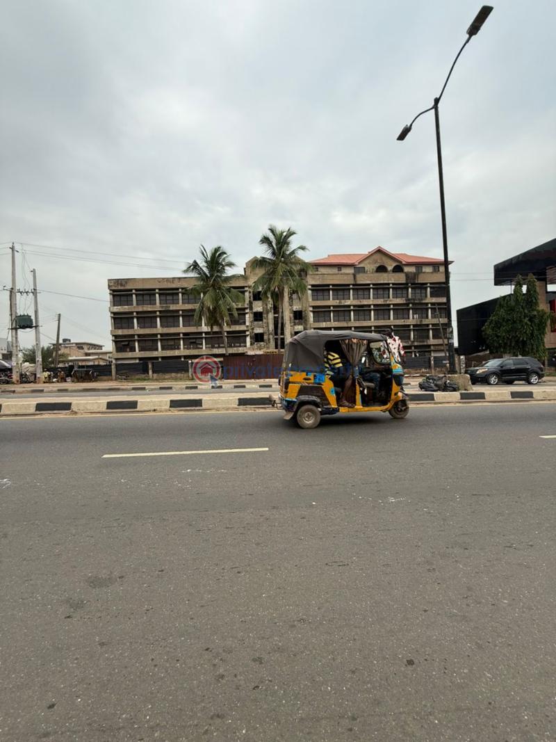 Mall/Complex/Plaza For Sale Ajeigbe Junction, Beside Item7go Ring Road Ibadan Oyo - 2