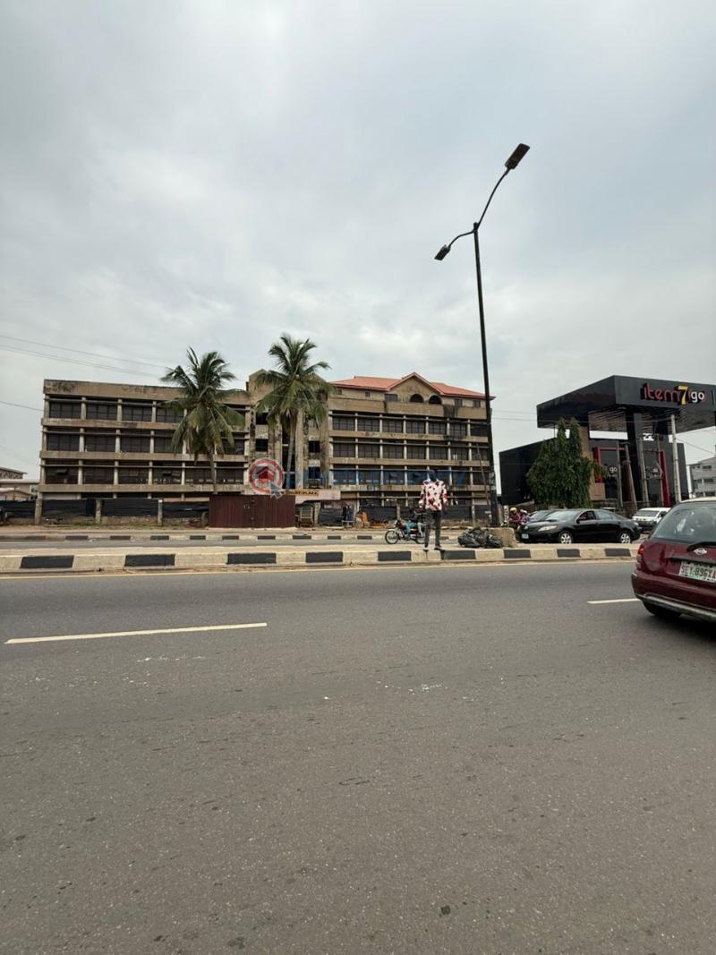 Mall/Complex/Plaza For Sale Ajeigbe Junction, Beside Item7go Ring Road Ibadan Oyo - 1