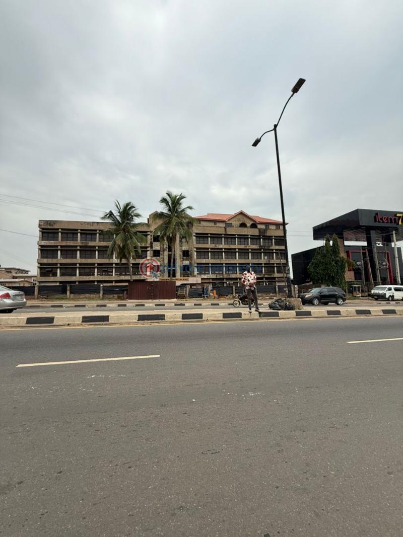 Mall/Complex/Plaza For Sale Ajeigbe Junction, Beside Item7go Ring Road Ibadan Oyo - 0