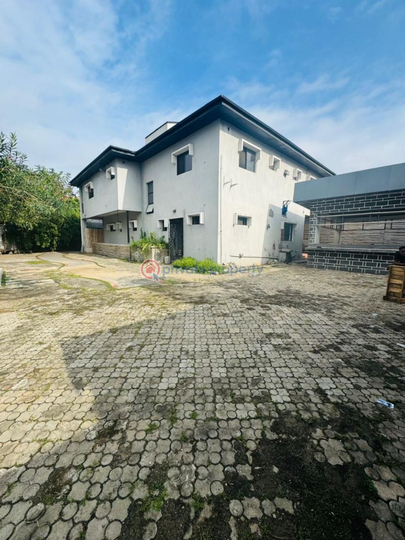 A 6 bedroom detached house with 3 rooms en-suite  boys quarters - 1 6 bedroom House For Rent Lekki Phase 1 Lagos - 1