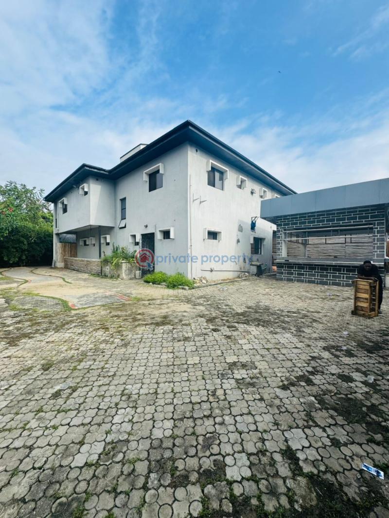 A 6 bedroom detached house with 3 rooms en-suite  boys quarters - 2 6 bedroom House For Rent Lekki Phase 1 Lagos - 2
