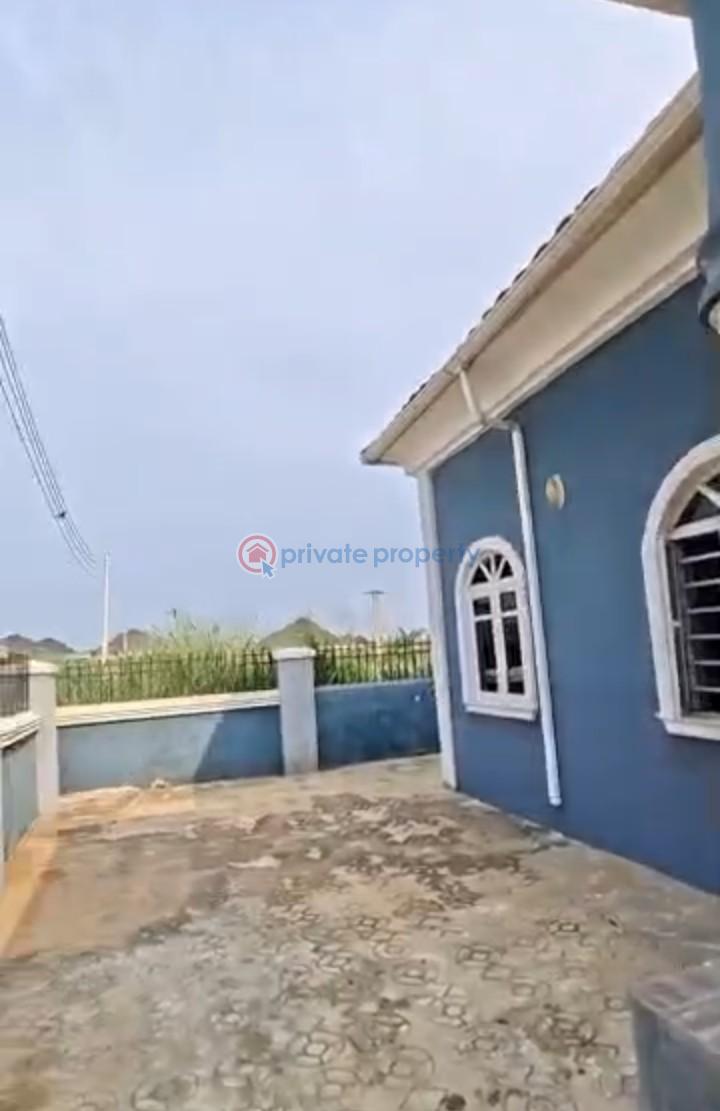 3 bedroom Detached Bungalow For Sale Mowe Obafemi Owode Ogun - 3