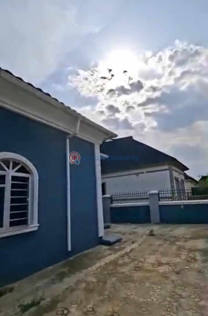 3 bedroom Detached Bungalow For Sale Mowe Obafemi Owode Ogun - 1