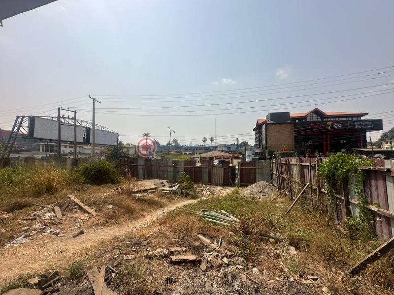 Mall/Complex/Plaza For Sale Bodija Ibadan Oyo - 0