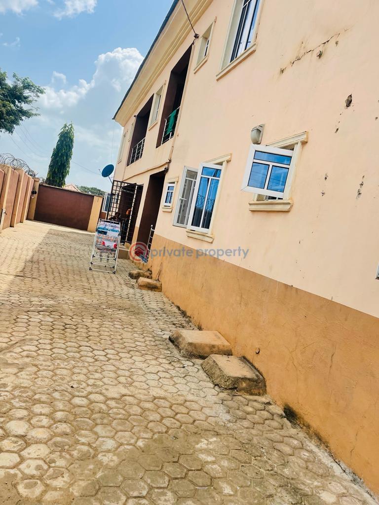 Block Of Flats For Sale Odo Ona Kekere Arapaja Way Off New Garage Odo ona Ibadan Oyo - 4
