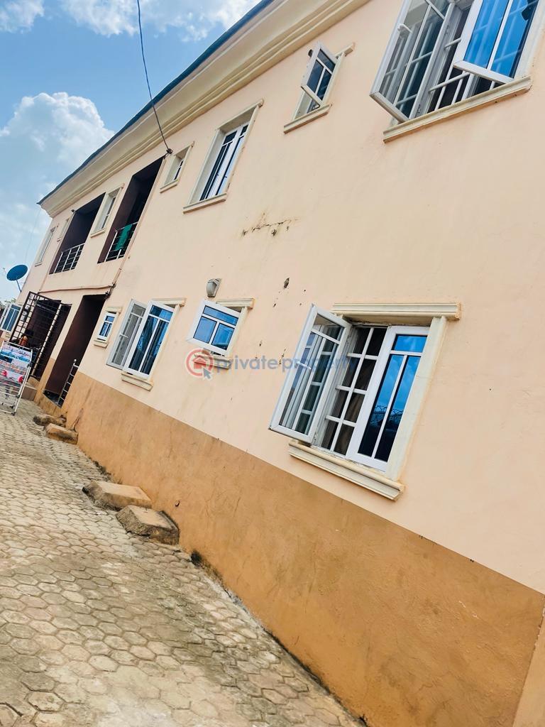 Block Of Flats For Sale Odo Ona Kekere Arapaja Way Off New Garage Odo ona Ibadan Oyo - 0