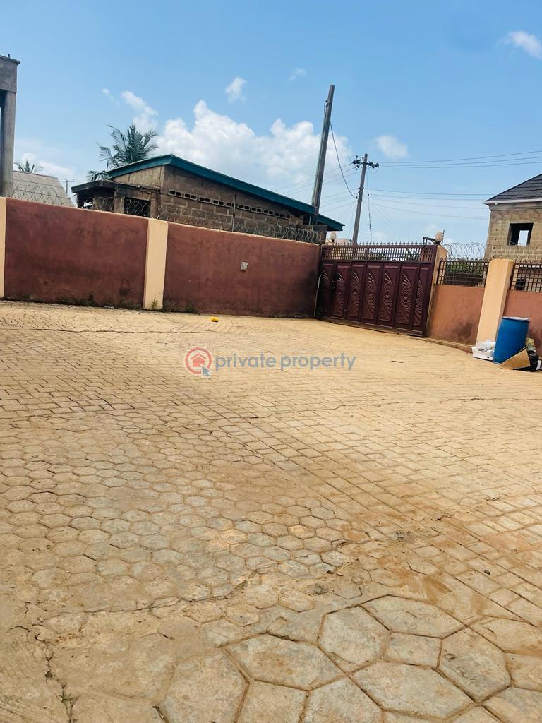 Block Of Flats For Sale Odo Ona Kekere Arapaja Way Off New Garage Odo ona Ibadan Oyo - 1