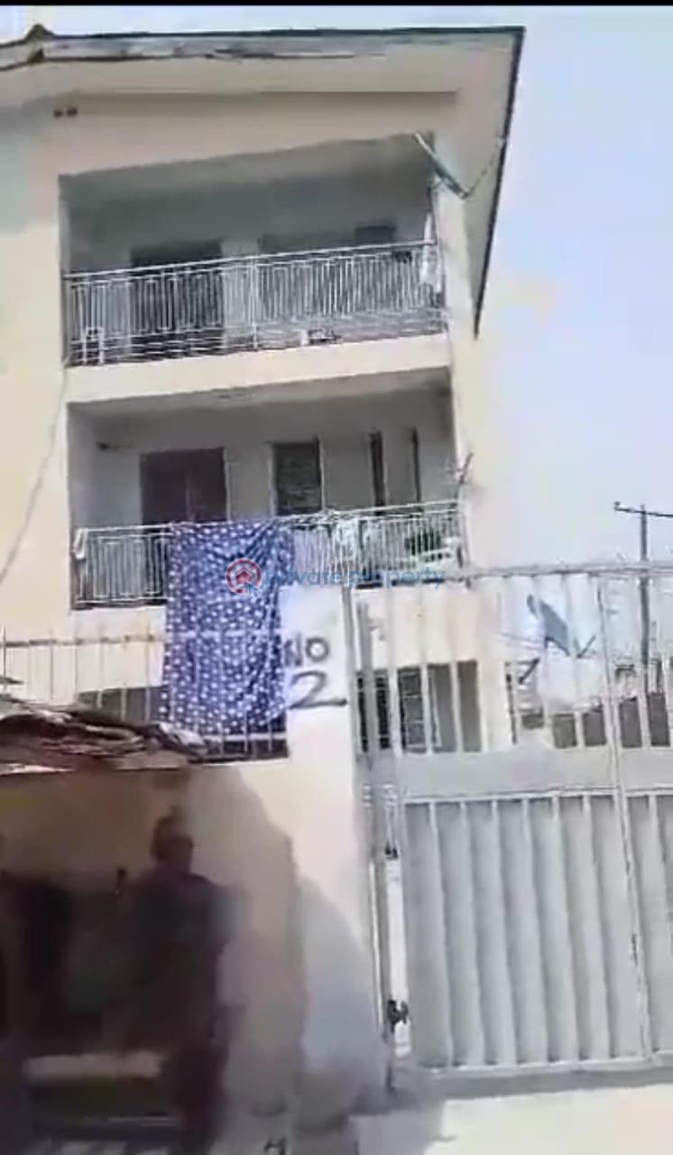 2 bedroom Block Of Flats For Sale Deeper Life Church Hq Sholuyi, Gbagada Lagos - 3