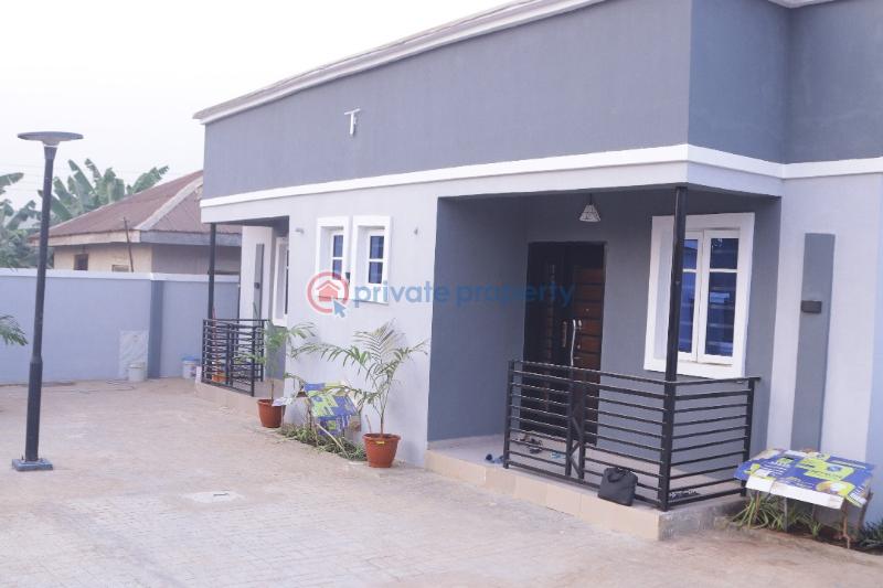 4 bedroom Detached Bungalow For Sale Lagos Extension Ogun - 3