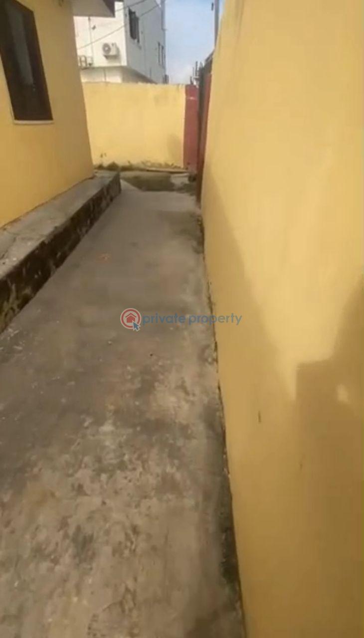 1 bedroom Mini Flat For Sale Off Yetunde Brown Street, Ifako Gbagada Lagos - 4