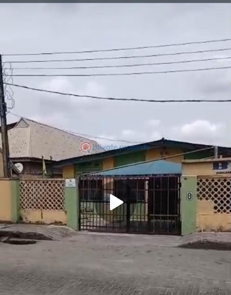 Bungalow For Sale No 8 Bankole Str. Famous Bus Stop Off Pedro Rd. Pedro Palmgrove. Palmgroove Shomolu Lagos