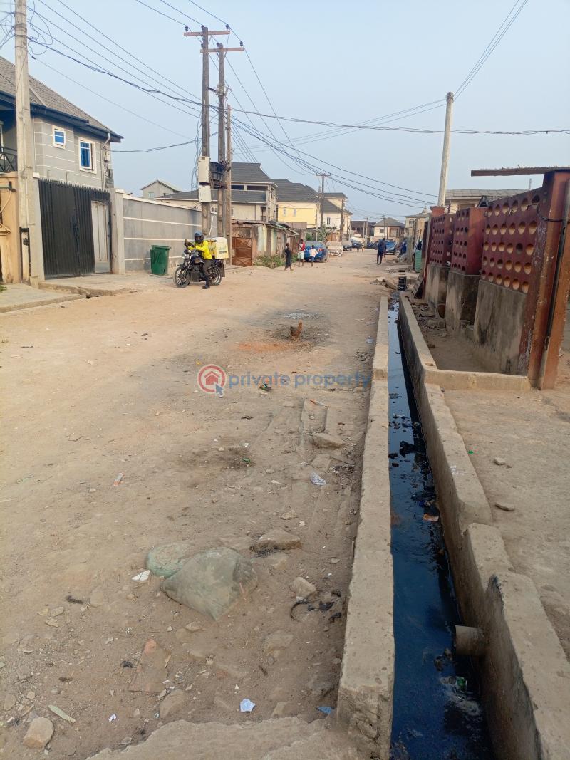 A bungalow with 2 units of 4-bedroom flats - 6 4 bedroom Block Of Flats For Sale Olowora Omole Phase 2 Ojodu Lagos - 6