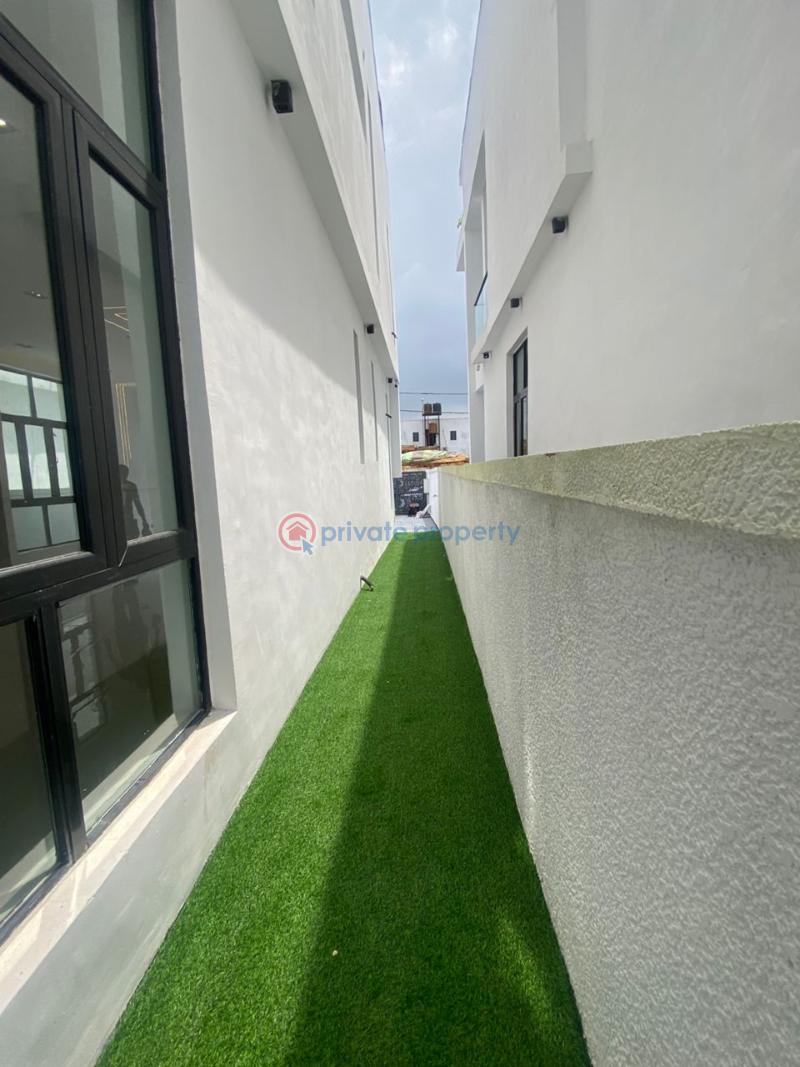 5 bedroom Detached Duplex For Sale Ikota Lekki Lagos - 3