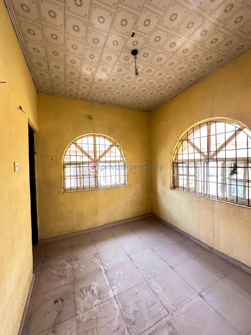 House For Sale Bobby Olofa, Akala Akobo, Ibadan. Ibadan Oyo - 7