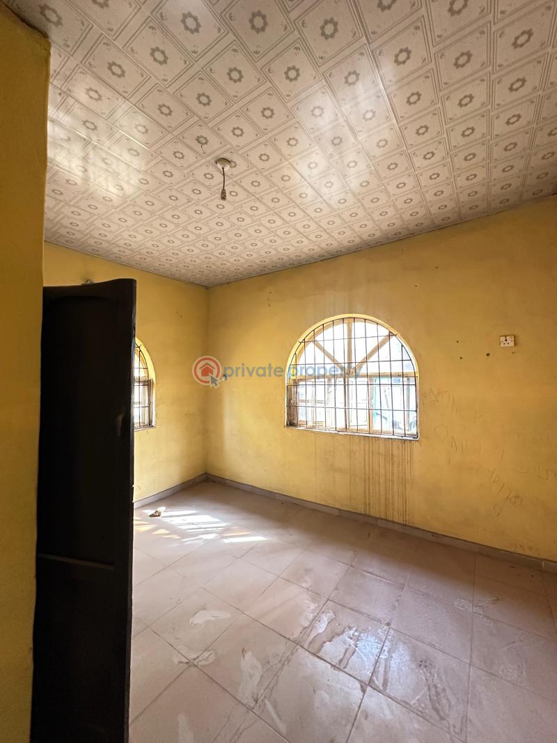 House For Sale Bobby Olofa, Akala Akobo, Ibadan. Ibadan Oyo - 3