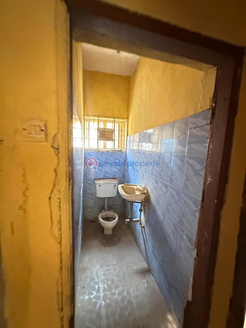 House For Sale Bobby Olofa, Akala Akobo, Ibadan. Ibadan Oyo - 4