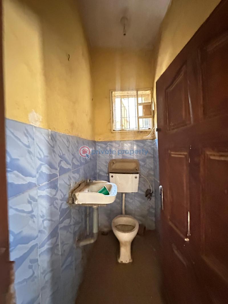 House For Sale Bobby Olofa, Akala Akobo, Ibadan. Ibadan Oyo - 5