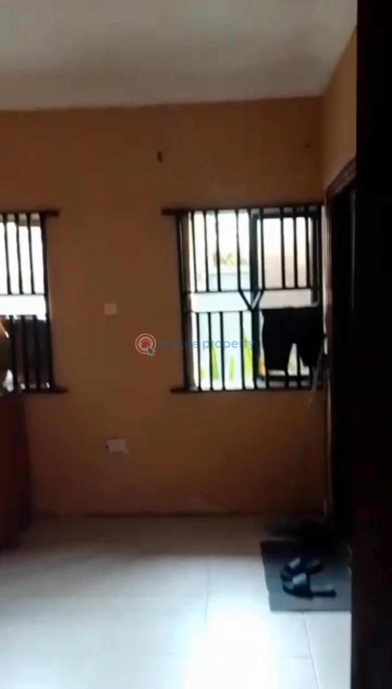 Self Contain For Rent Off Admiralty Lekki Phase 1 Lagos - 2