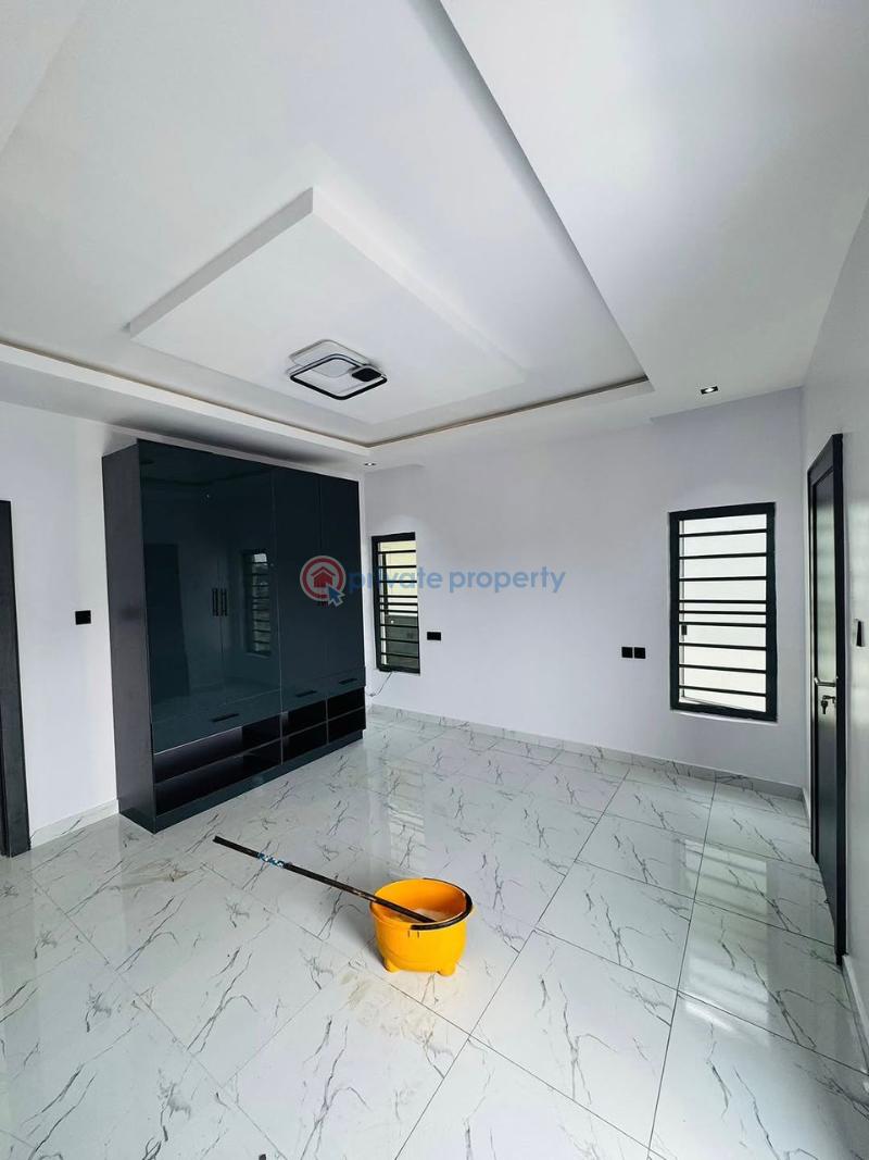 House For Rent Location : Carlton Gate Estate, Akobo, Ibadan. Ibadan Oyo - 5