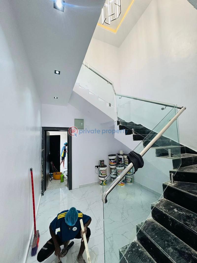 House For Rent Location : Carlton Gate Estate, Akobo, Ibadan. Ibadan Oyo - 3