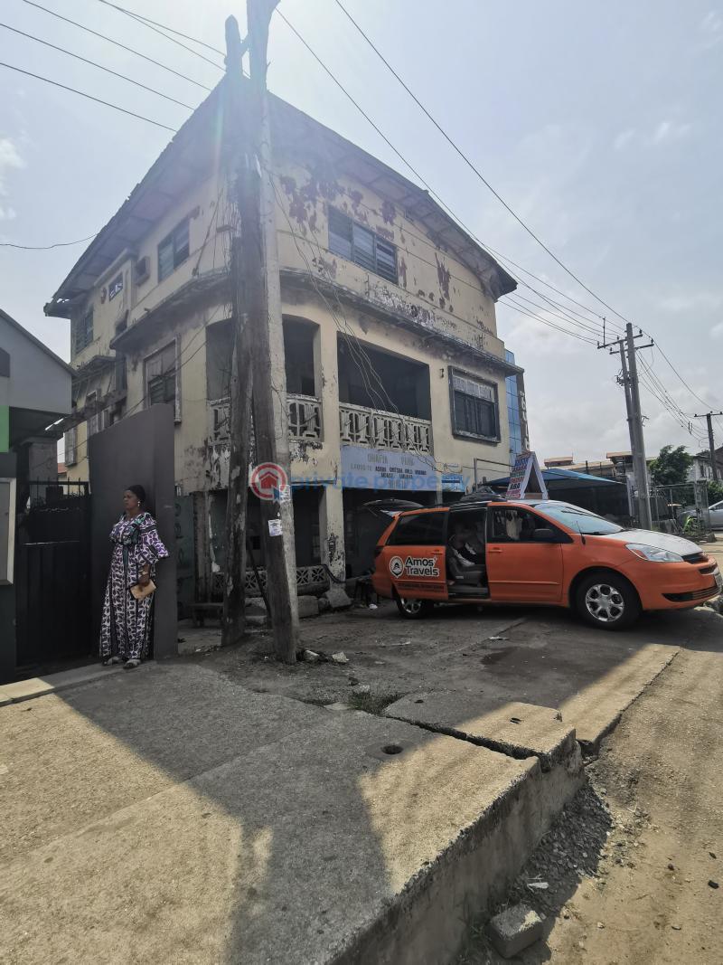 A duplex of  6 bedroom - 1 6 bedroom Duplex For Sale Ikorodu Road Jibowu Yaba Lagos - 1