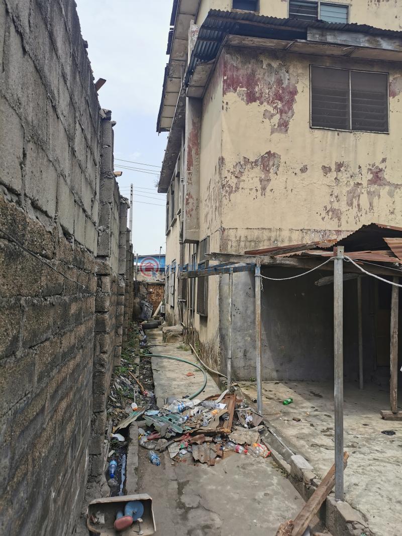 A duplex of  6 bedroom - 5 6 bedroom Duplex For Sale Ikorodu Road Jibowu Yaba Lagos - 5
