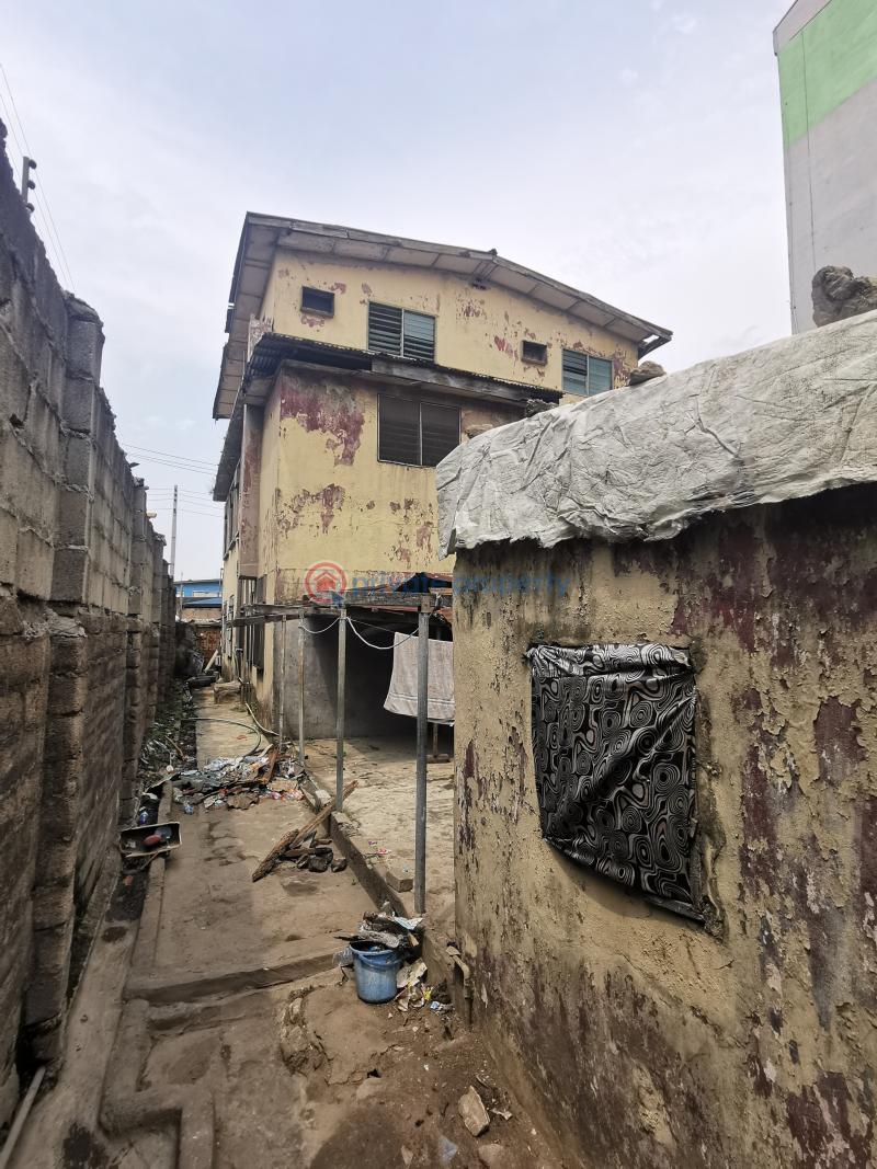 A duplex of  6 bedroom - 6 6 bedroom Duplex For Sale Ikorodu Road Jibowu Yaba Lagos - 6