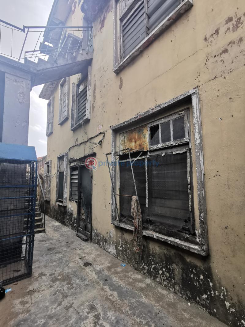 A duplex of  6 bedroom - 8 6 bedroom Duplex For Sale Ikorodu Road Jibowu Yaba Lagos - 8