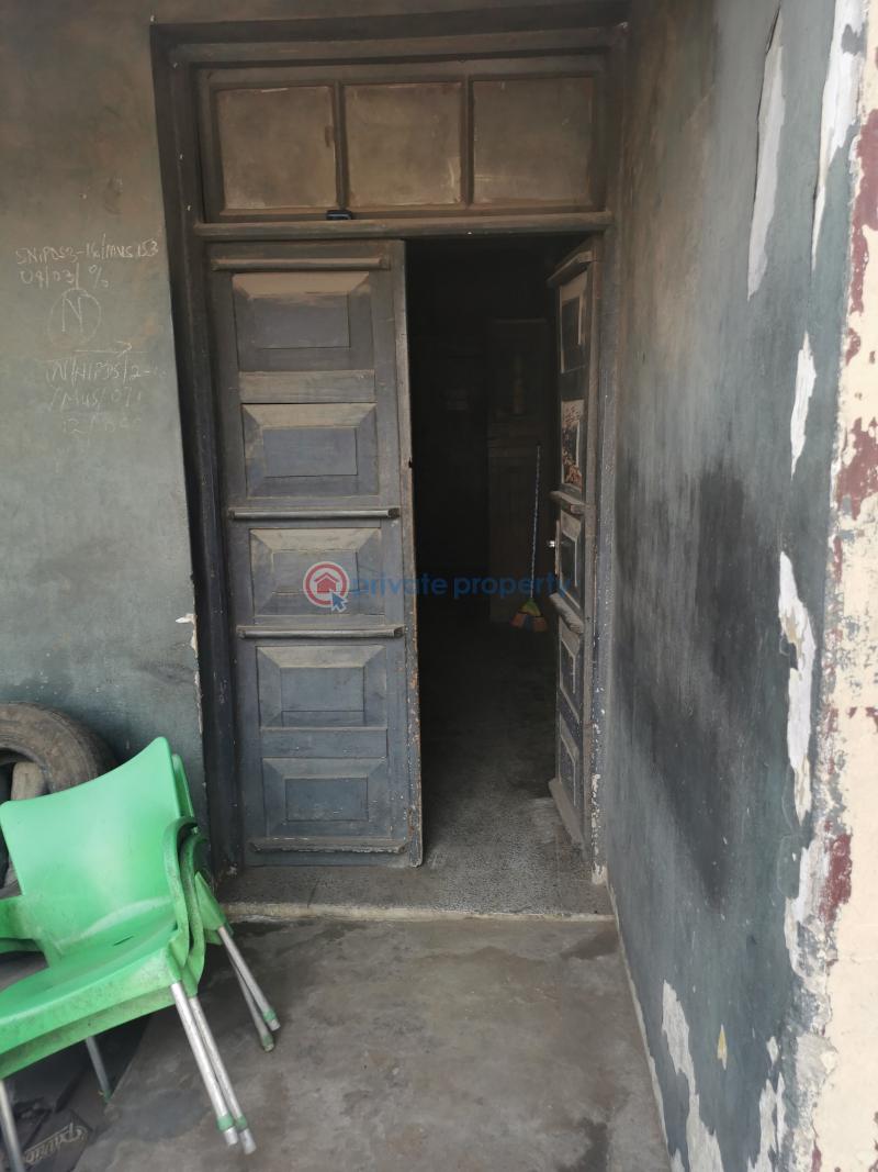 A duplex of  6 bedroom - 3 6 bedroom Duplex For Sale Ikorodu Road Jibowu Yaba Lagos - 3