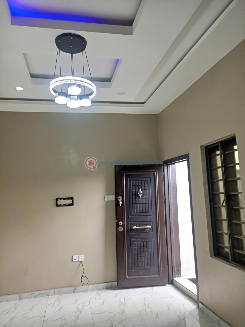 2 bedroom Block Of Flats For Rent Duduyemi Bucknor Estate. Jakande Axis. Bucknor Estate Isolo Lagos - 15