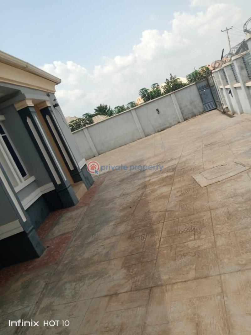 2 bedroom Block Of Flats For Rent Lawyer Oke Street, Elewure Akala Express Ibadan Oyo - 3