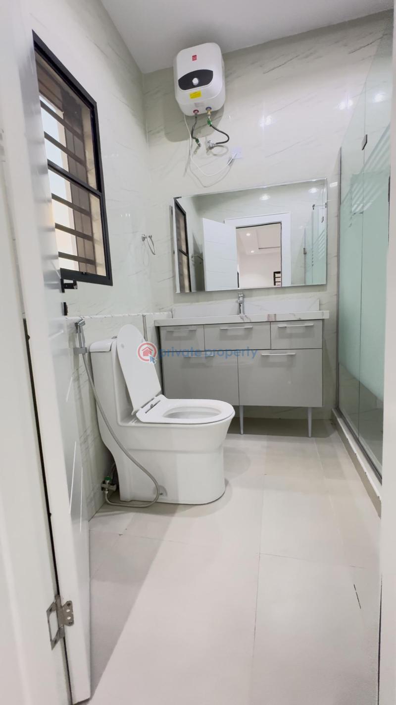 5 bedroom Detached Duplex For Sale Legacy Estate, Kolapo Ishola Gra, Ibadan Oyo - 2