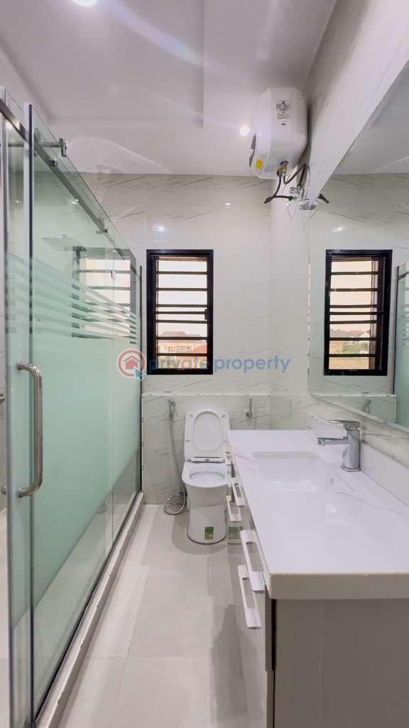 5 bedroom Detached Duplex For Sale Legacy Estate, Kolapo Ishola Gra, Ibadan Oyo - 11