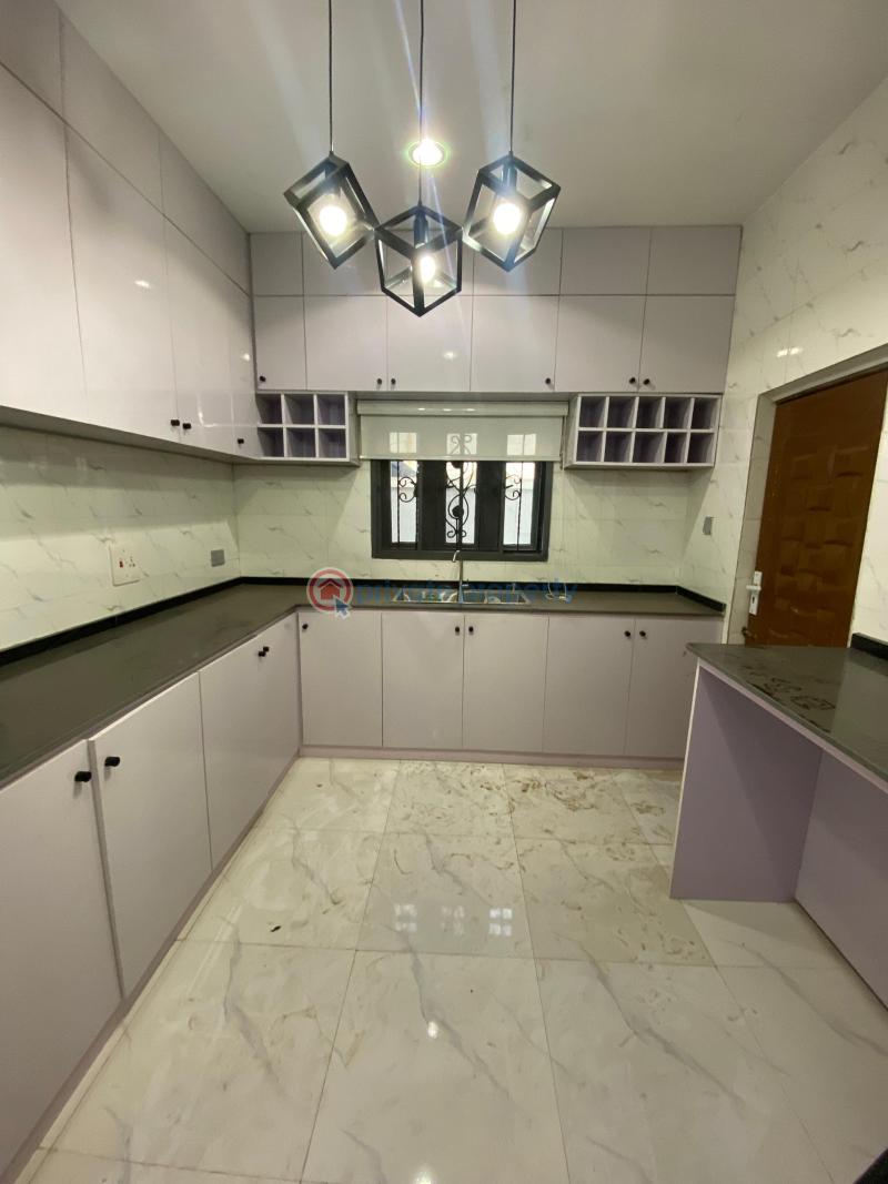 House For Rent Location : Fas Fas Bus Stop Before Gbagi Along Old Ife Road Beside Community Health Centre Ibadan Oyo - 8