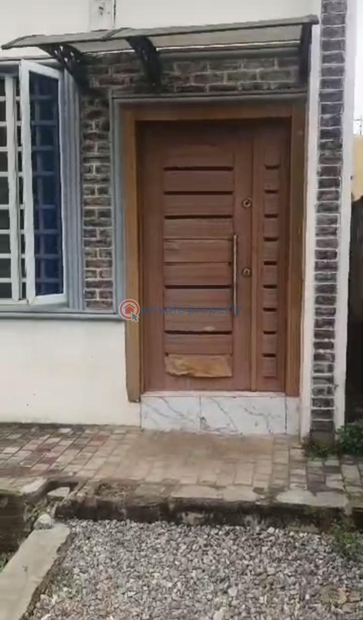 4 bedroom Bungalow For Sale Behind Alade Market Allen Avenue Ikeja Lagos - 1