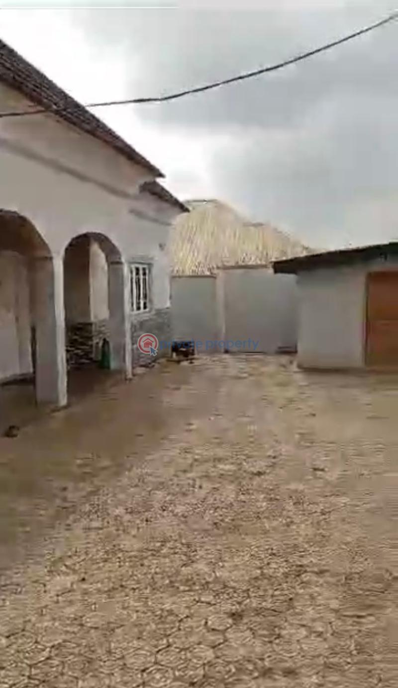 4 bedroom Detached Bungalow For Sale Elewuro, Akobo Ojurin Ibadan. Akobo Ibadan Oyo - 0