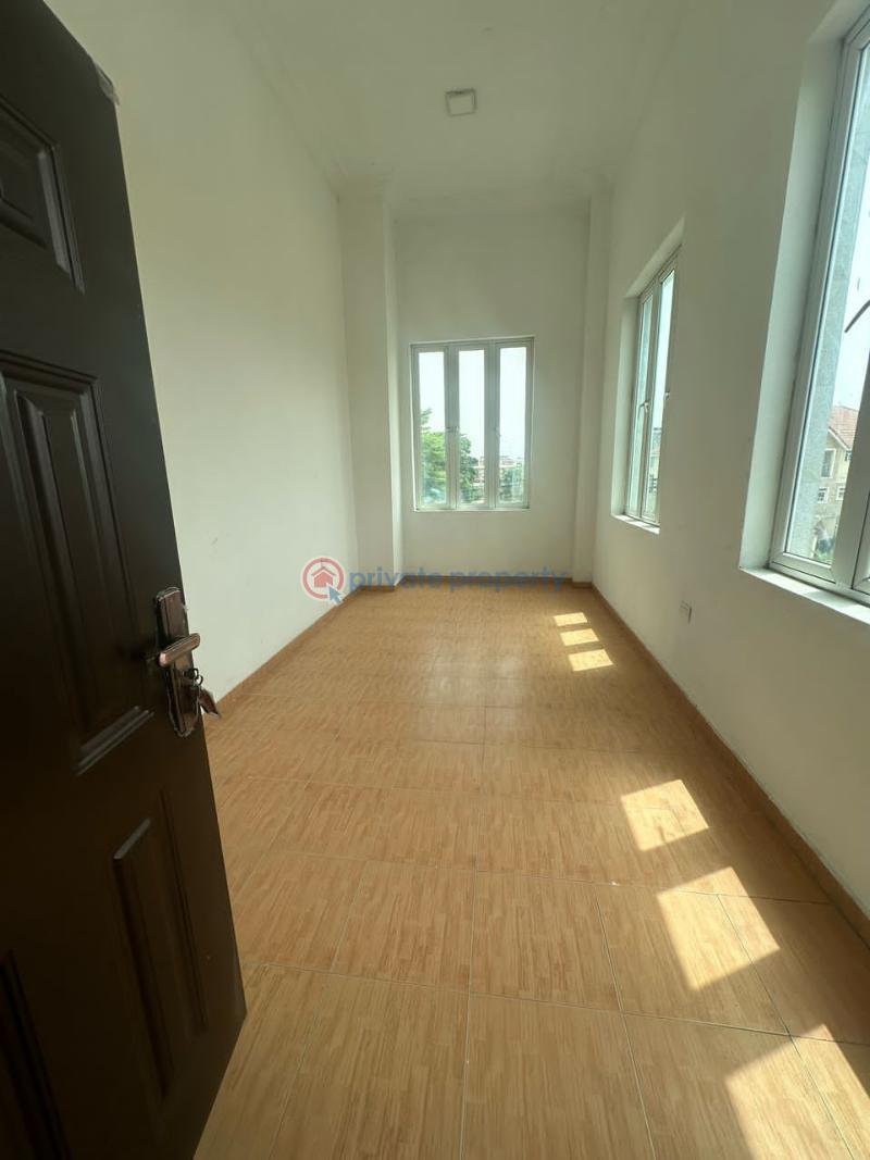 A luxurious fully serviced open plan office space - 5 Office For Rent Lekki Phase 1 Lagos - 5