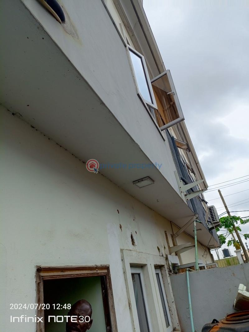 A luxury 4bedroom semi-detached duplex - 8 4 bedroom Semi detached Duplex For Sale Off Adeniran Ogunsanya Avenue Surulere Lagos - 8