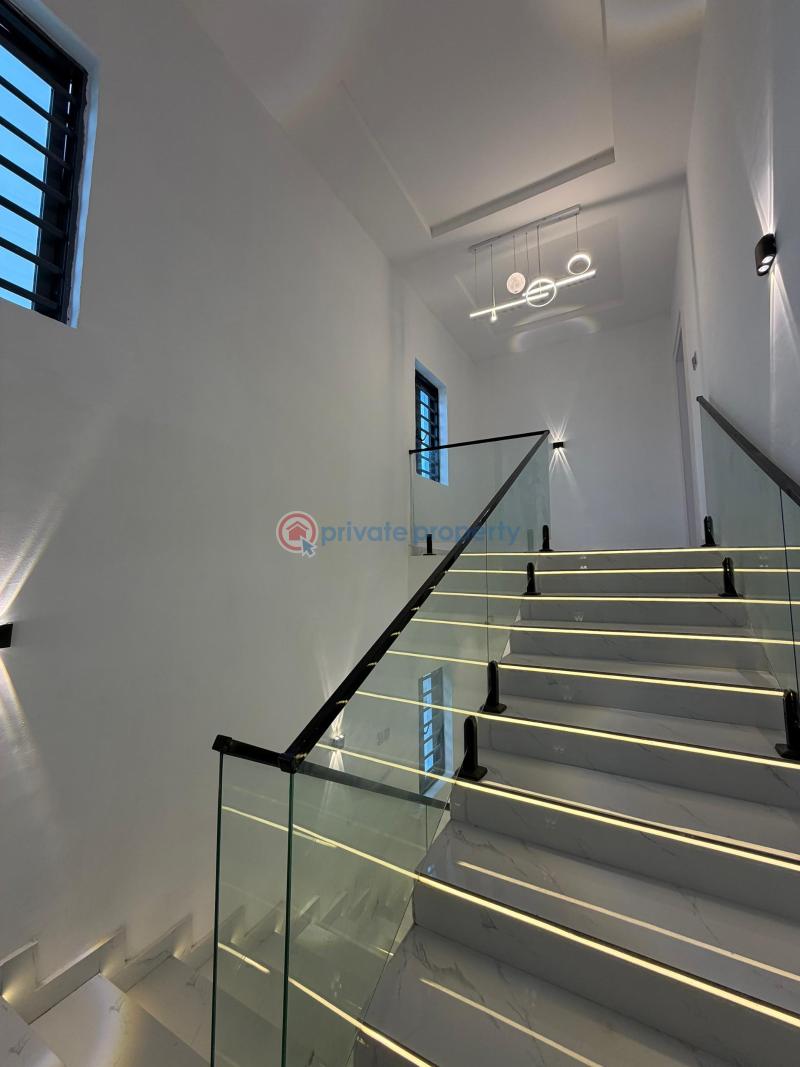 A luxury 5 bedroom detached duplex penthouse + bq + 10kva solar inverter - 12 5 bedroom Detached Duplex For Sale Yemoja Street, Oluyole, Ibadan Oyo - 12