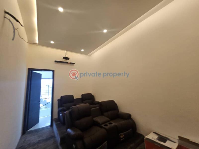 5 bedroom Duplex For Sale Off Admiralty Way Lekki Phase 1 Lagos - 19