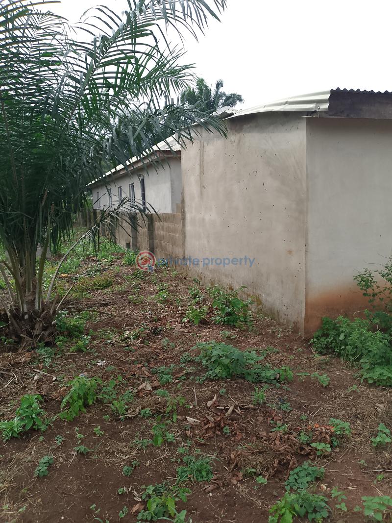 3 bedroom Warehouse For Sale Off Ilaro Road, Oke Erinja Via Owode Bus Stop. Oba Obafemi Owode Ogun - 1