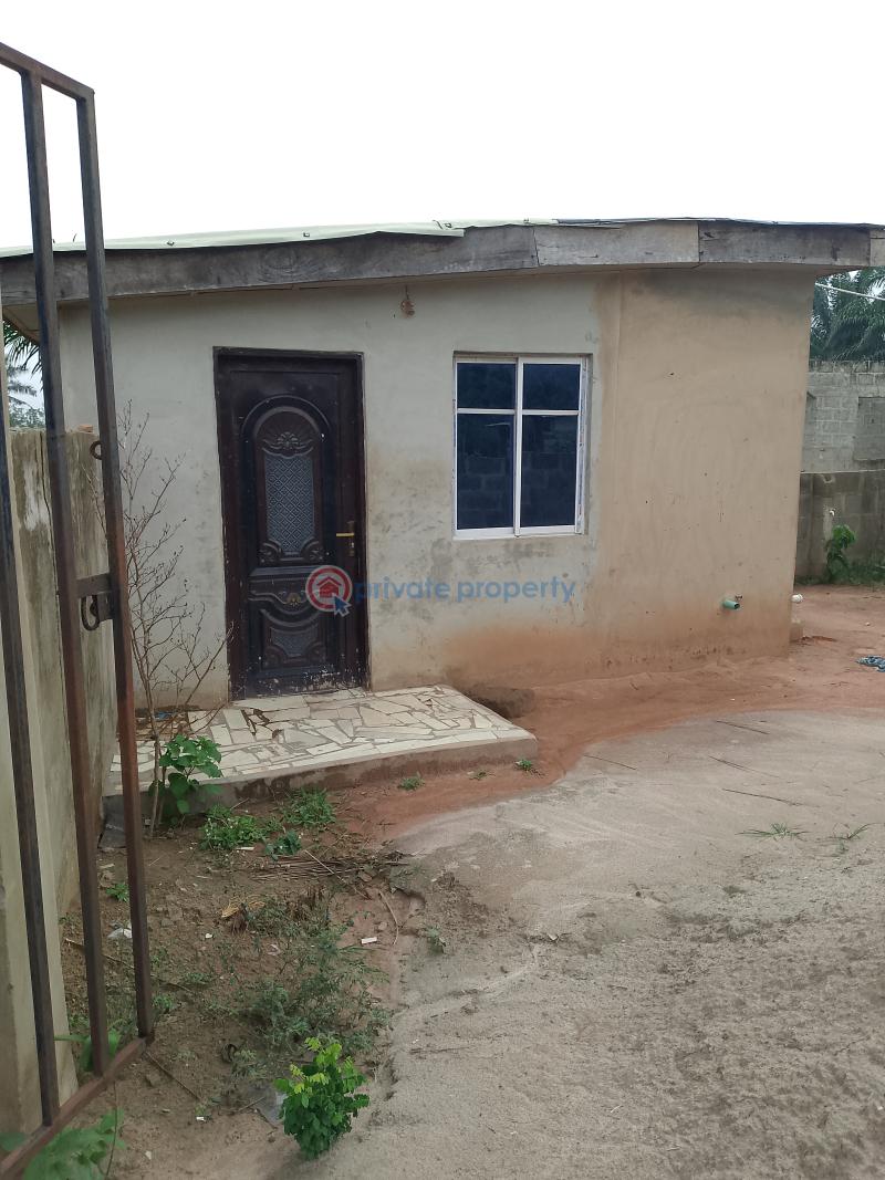 3 bedroom Warehouse For Sale Off Ilaro Road, Oke Erinja Via Owode Bus Stop. Oba Obafemi Owode Ogun - 7