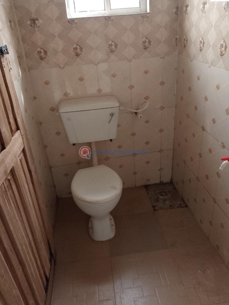 3 bedroom Warehouse For Sale Off Ilaro Road, Oke Erinja Via Owode Bus Stop. Oba Obafemi Owode Ogun - 4