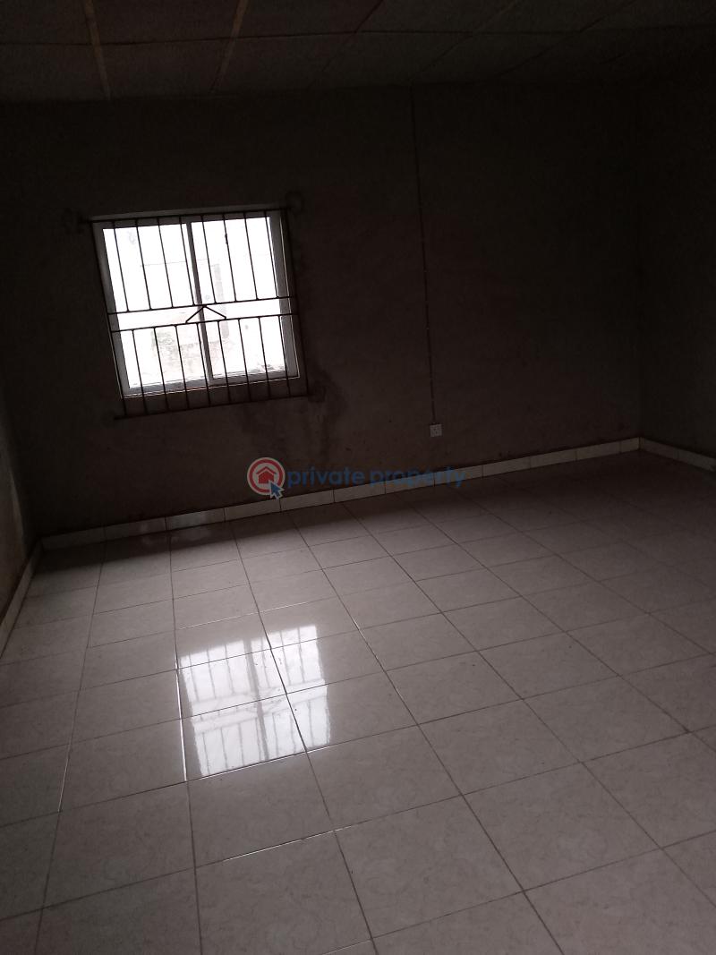 3 bedroom Warehouse For Sale Off Ilaro Road, Oke Erinja Via Owode Bus Stop. Oba Obafemi Owode Ogun - 3