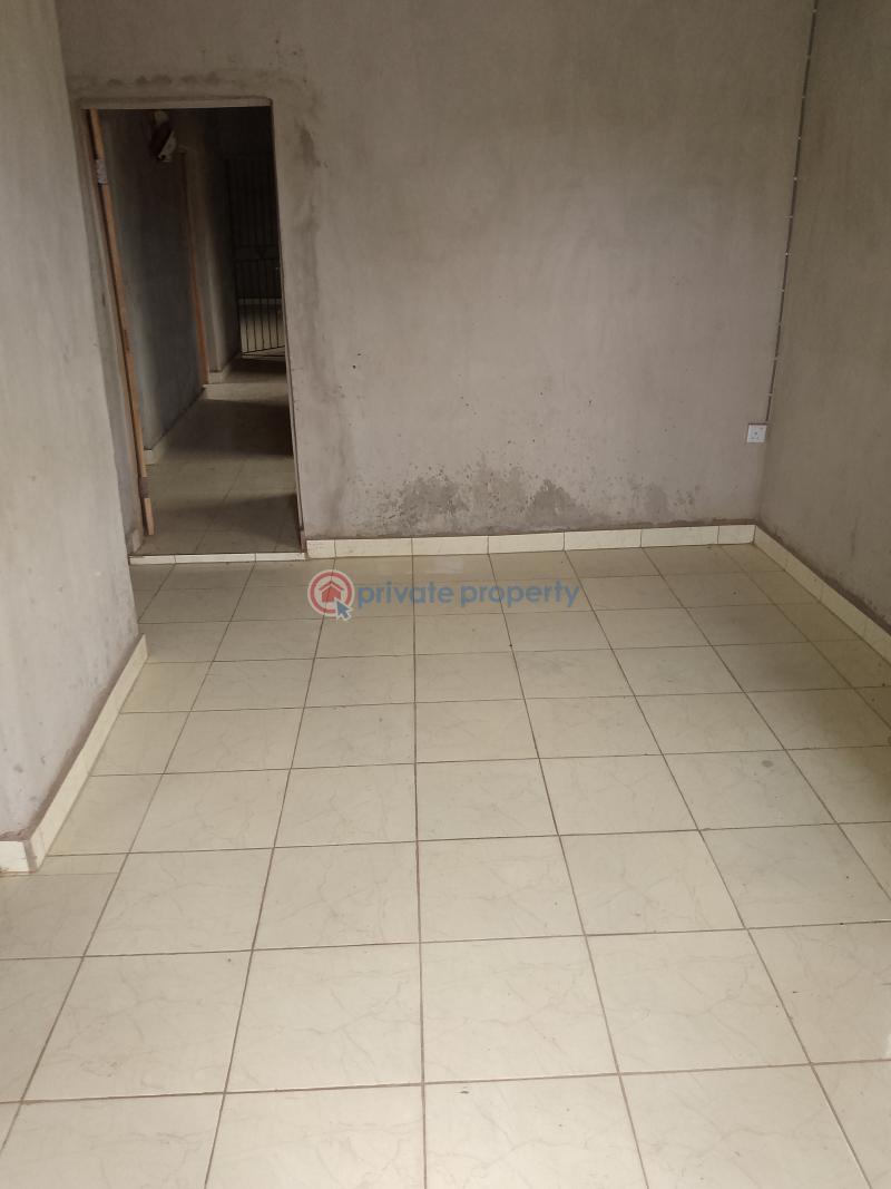 3 bedroom Warehouse For Sale Off Ilaro Road, Oke Erinja Via Owode Bus Stop. Oba Obafemi Owode Ogun - 6