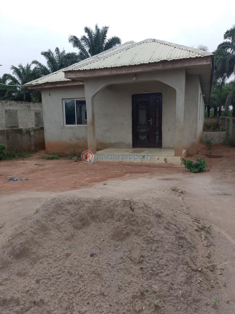 3 bedroom Warehouse For Sale Off Ilaro Road, Oke Erinja Via Owode Bus Stop. Oba Obafemi Owode Ogun - 1