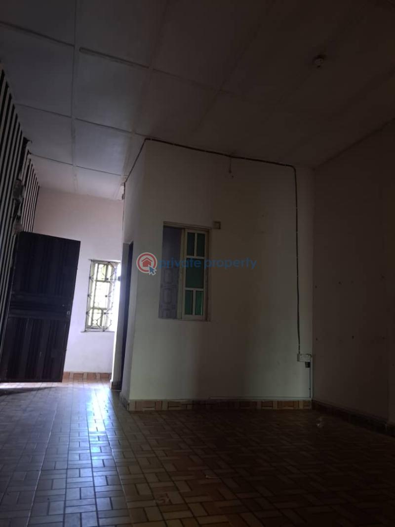 2 bedroom Block Of Flats For Rent Onabolu Street, Ladi Lak Bariga Gbagada Lagos - 4